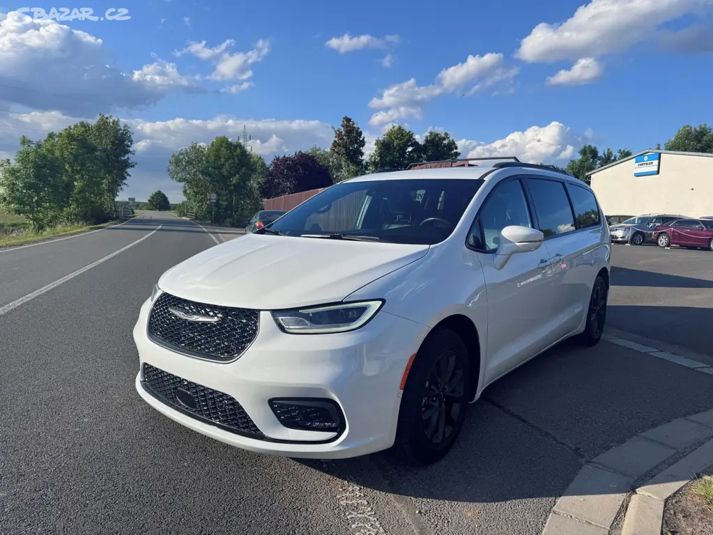 Chrysler Pacifica 3,6 RU Limited DVD Čočka 2021