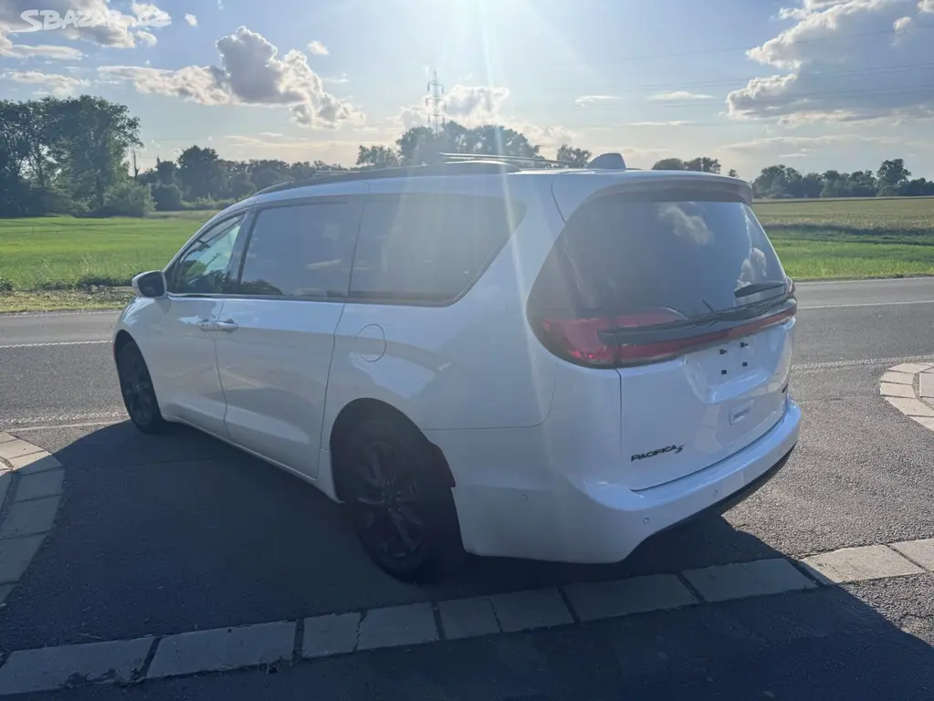 Chrysler Pacifica 3,6 RU Limited DVD Čočka 2021 - fotka 2
