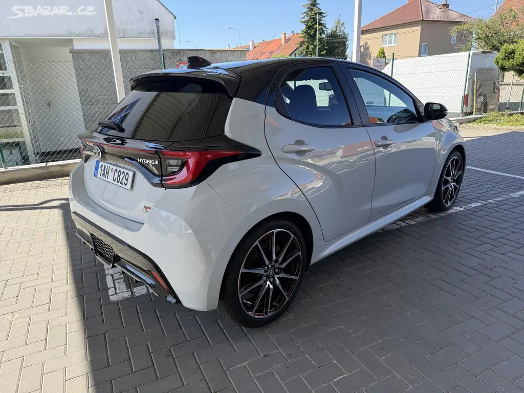 Toyota Yaris, 1,5 Hybrid GR-Sport JBL - fotka 4