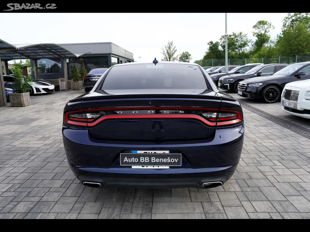 Dodge Charger, 5.7 V8 Hemi/kůže/AT/375 PS - fotka 5