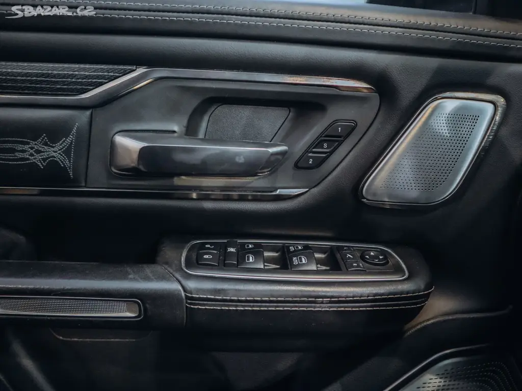 Dodge Ram 1500, 5.7 LIMITED 295 kW - fotka 5