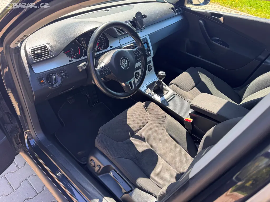 Volkswagen Passat B6 2.0TDI 103Kw Comfort - fotka 5