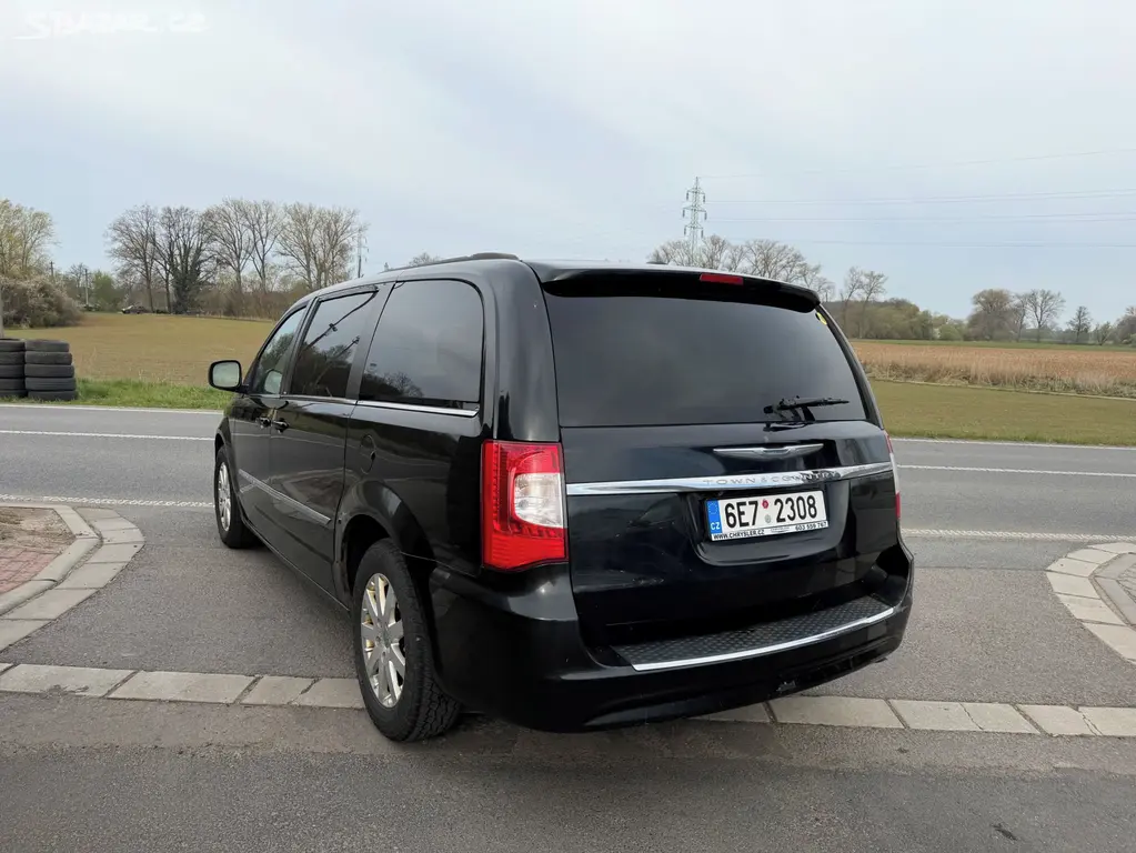 Chrysler Town Country 3.6 LPG RT DVD Kůže 2014 - fotka 3