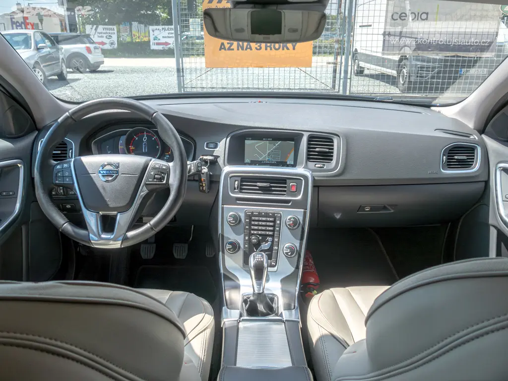 Volvo V60 2.0D 88KW OCEAN RACE!! - fotka 6