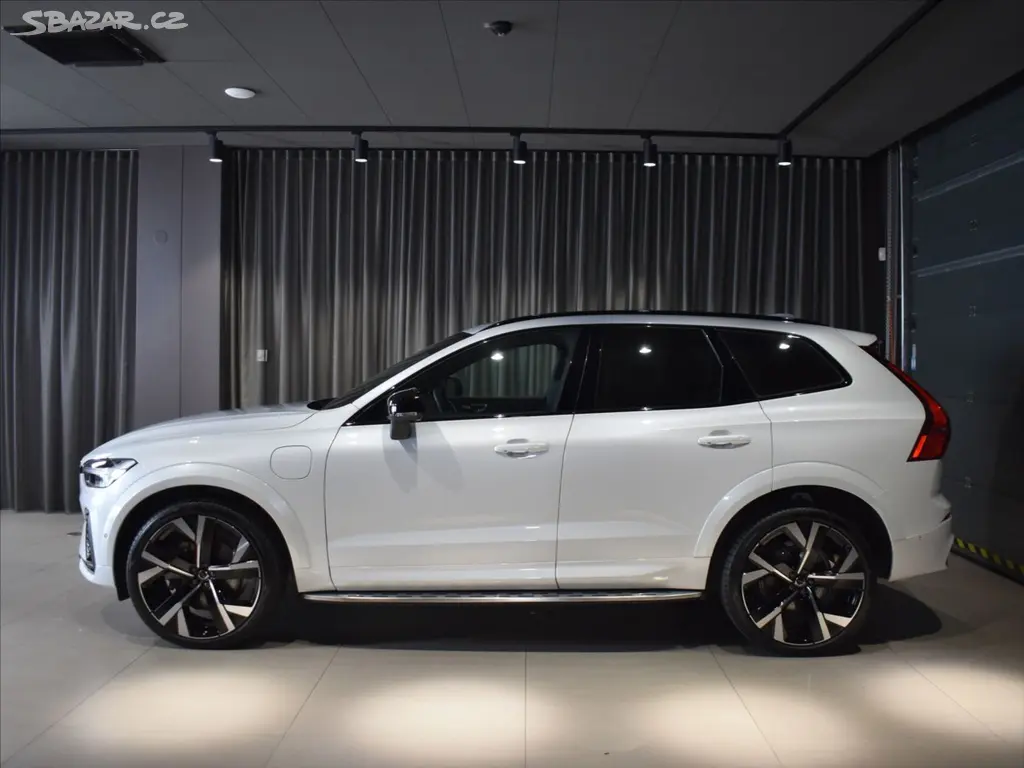 Volvo XC60, 2,0 T8 AWD Ultra B&W,masáže, - fotka 2