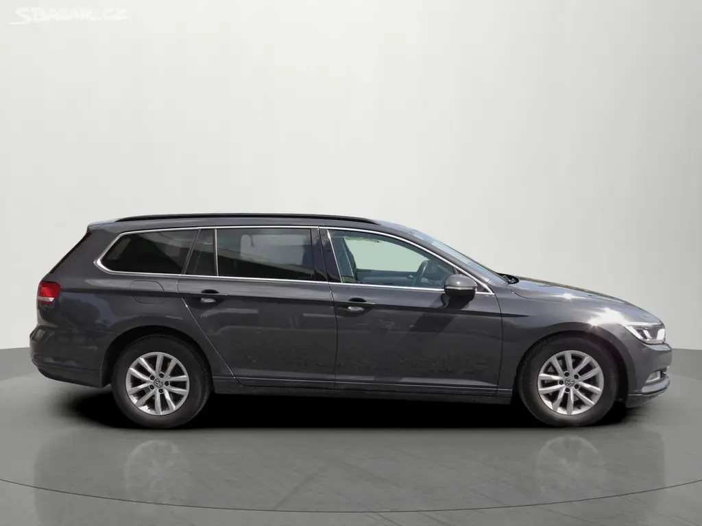 Volkswagen Passat, 2.0TDI Comfort Adaptiv Navi - fotka 5
