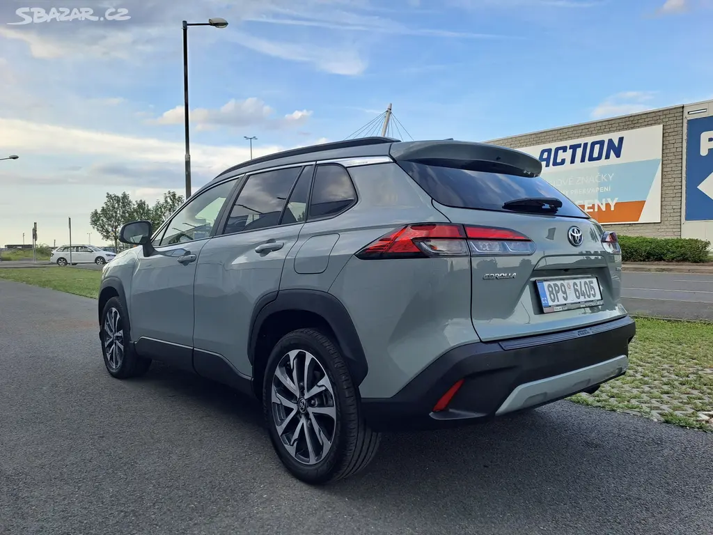 Toyota Corolla Cross, 2.0 HYBRID 4x4 1.MAJ+ZIM KOLA! - fotka 5
