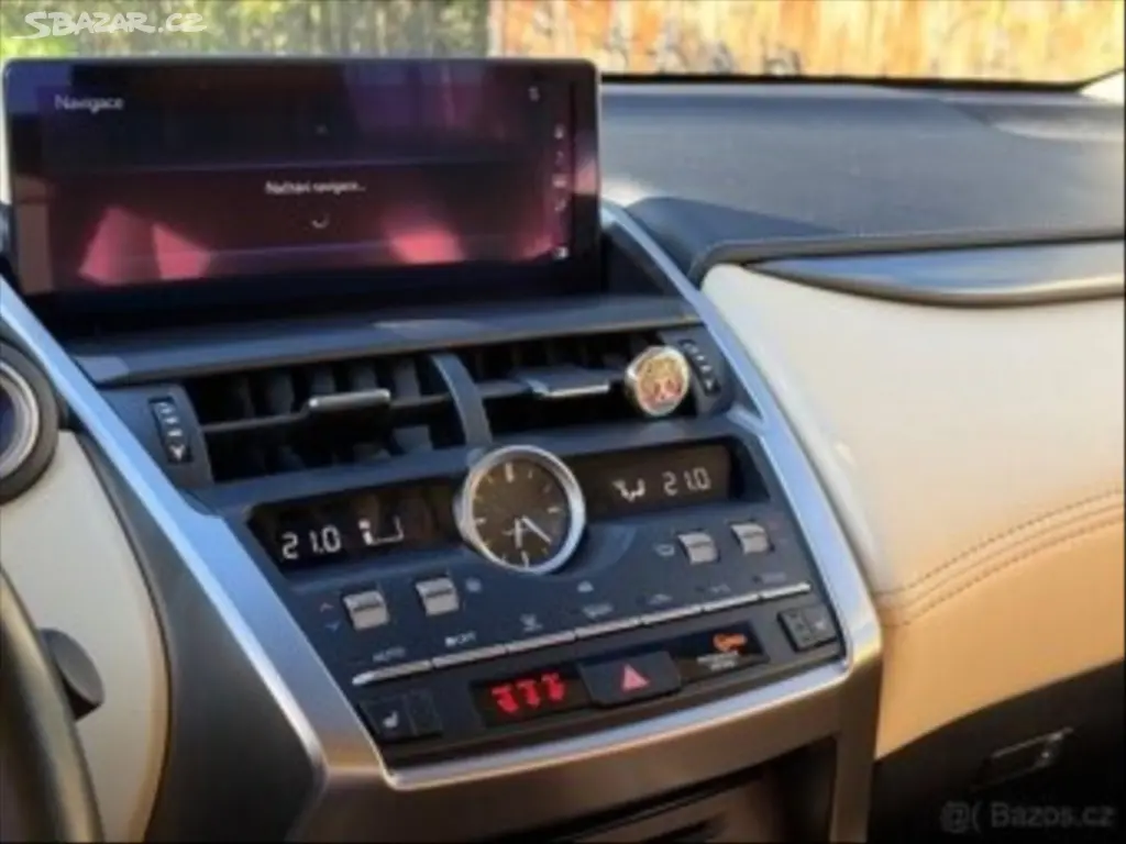 Lexus NX 300h 2,5 NX - fotka 6