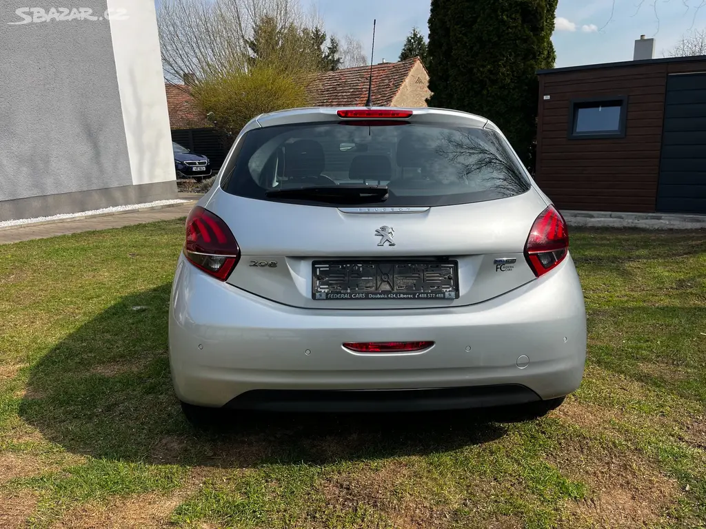 Peugeot 208 1.2i 60Kw r.v2016 nové v ČR - fotka 4