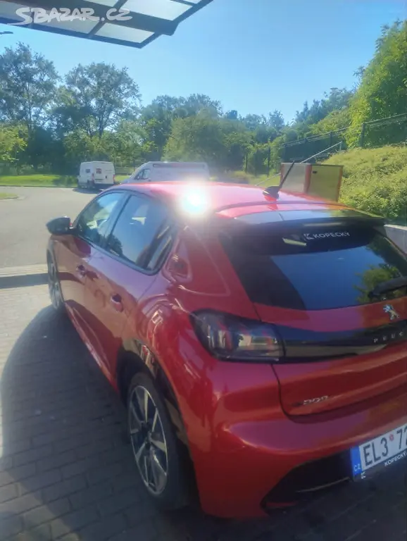 Peugeot e208 - fotka 3