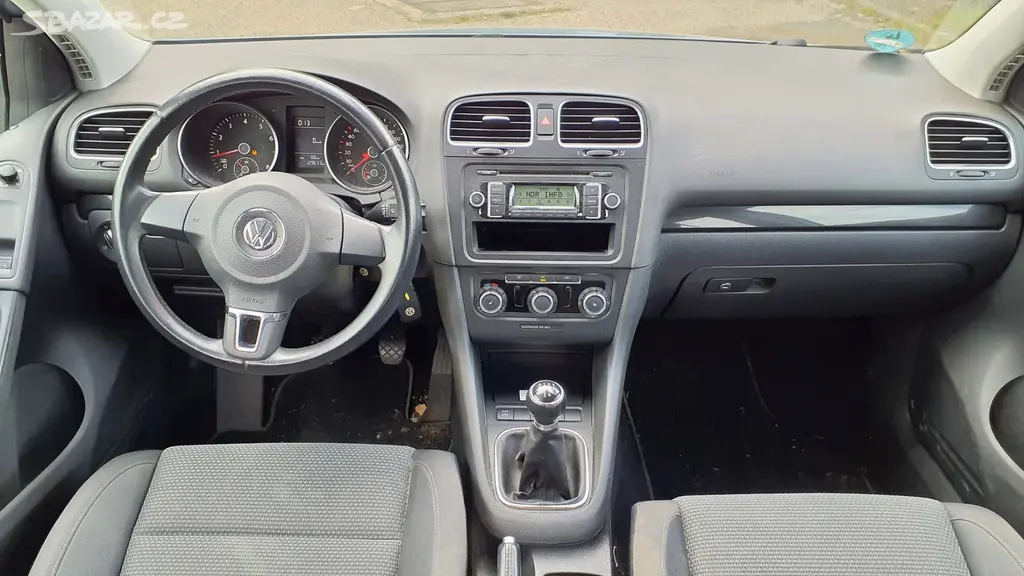 Volkswagen Golf, 1.4MPi 59KW TAŽNÉ, STŘ. OKNO - fotka 6