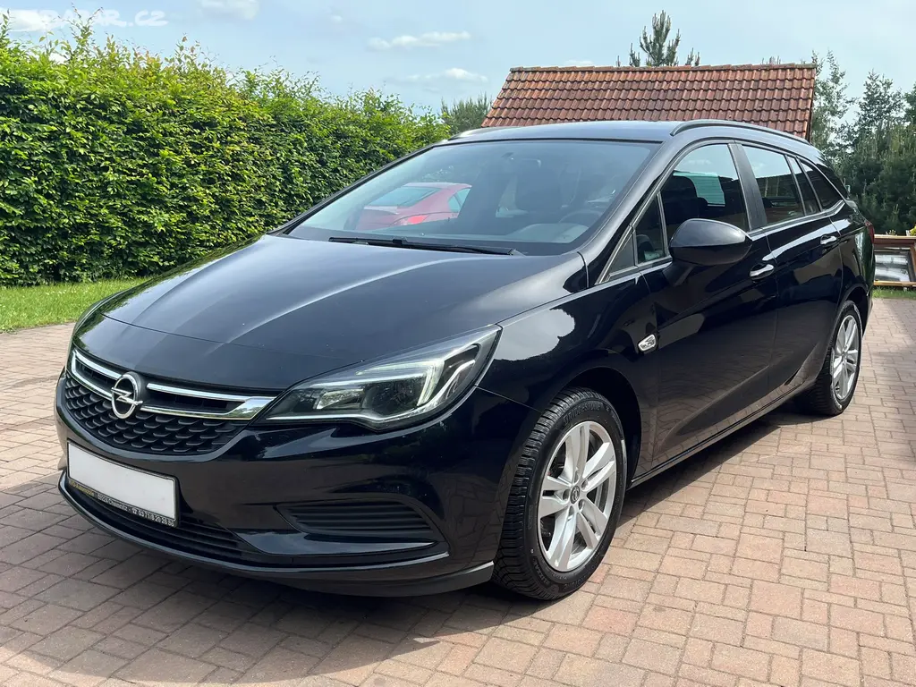 Opel Astra 1.6 CDTi Navi Tempomat Výhřev sedadel - fotka 3