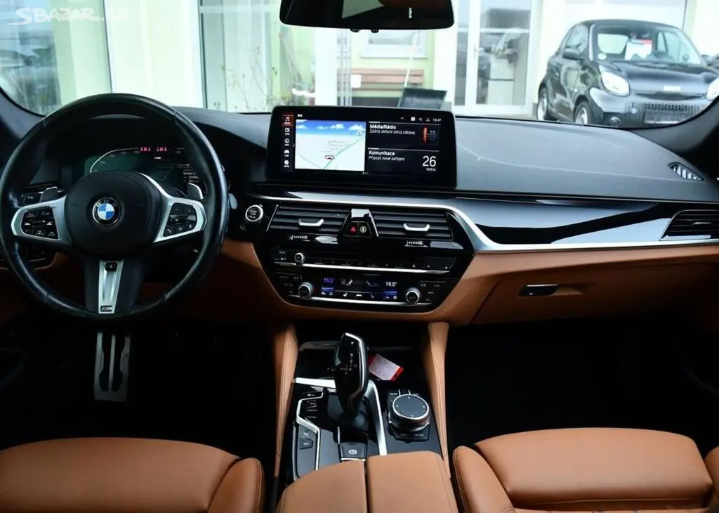 BMW Řada 5 530d xDrive M-SPORT K360 ČR 1M 210 kw - fotka 4