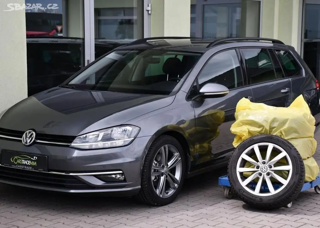 Volkswagen Golf 1.6TDi NAVI CARPLAY 2xALU 85 kw - fotka 2