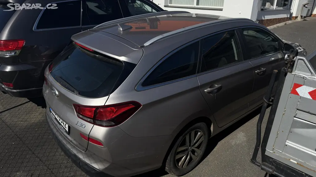Hyundai i30, 1.6 CRDI 85KW AUT. MOTOR K.O - fotka 4