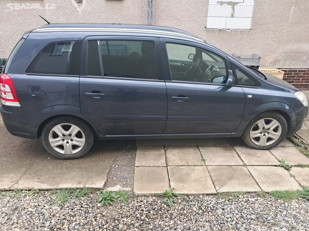 Opel Zafira B 1.9 CDTI, 110 kW, r. v. 2009, 7 míst - fotka 4