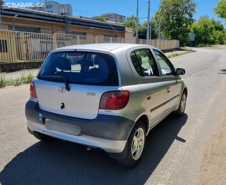 Toyota Yaris 1.0 Benzín 50kW Poloautomat Klima - fotka 5