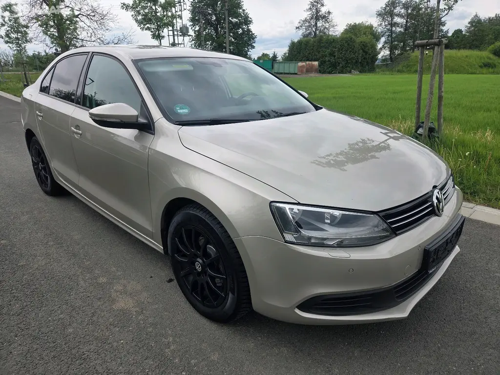 Volkswagen Jetta 1.2 tsi 77kW rok 2012
