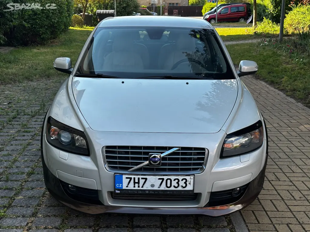 Volvo C30 2.0D 100kW Summum Bi-xenony Kůže ALU - fotka 2