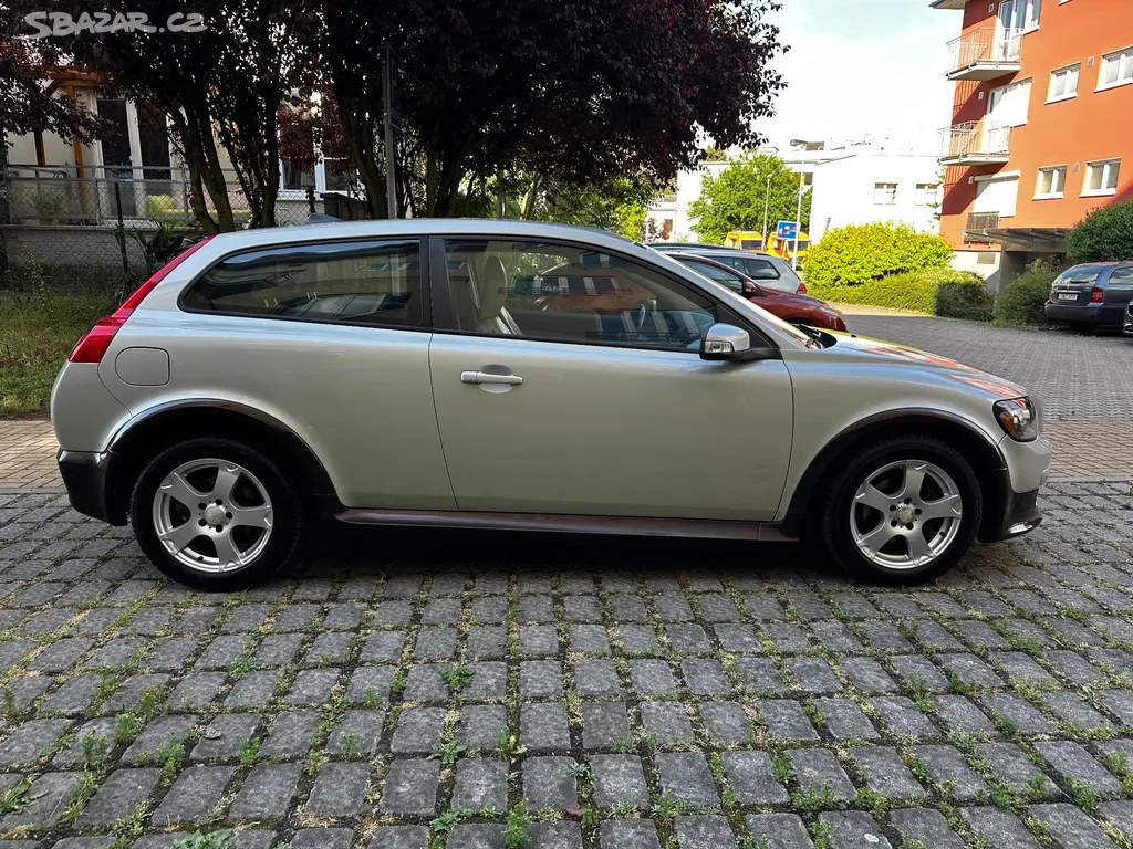 Volvo C30 2.0D 100kW Summum Bi-xenony Kůže ALU - fotka 4