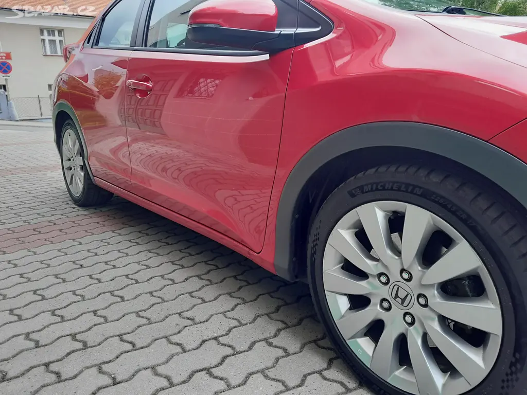Honda Civic 2,2i-DTEC 110KW Sport - fotka 6