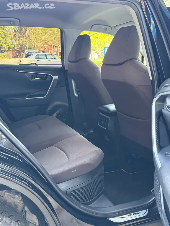 Toyota RAV 4 2.5 hybrid 2021 rok - fotka 3