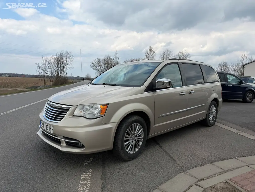 Chrysler Town Country 3,6 2x DVD Limited 2013 - fotka 2
