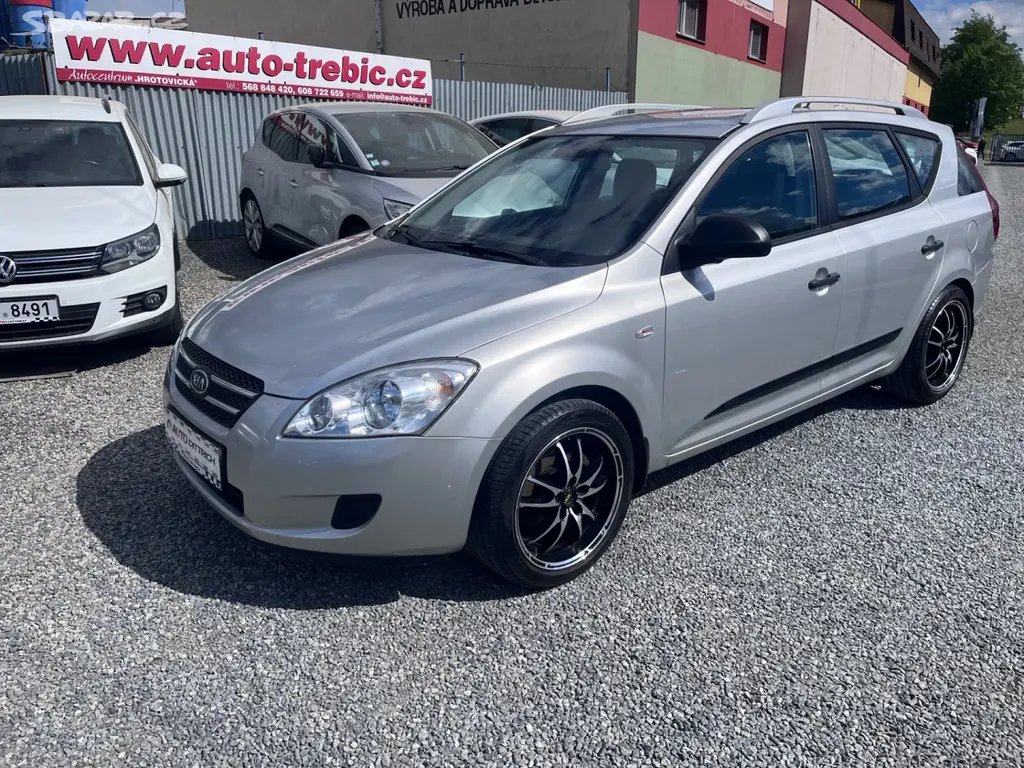 KIA CEED 1,6i KOMFORT KOMBI 1.MAJITEL