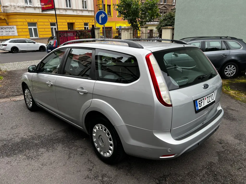 Ford Focus, Combi, 1,6i 74 Kw, klima Rok výr. 2009 - fotka 4