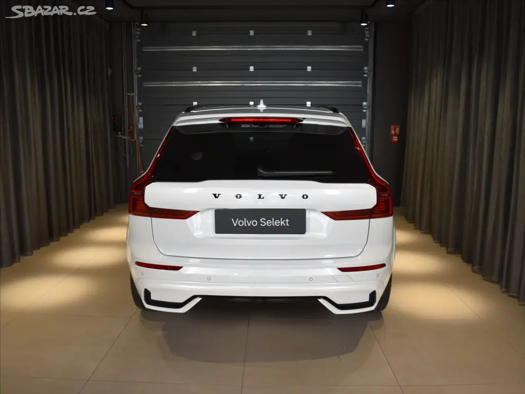 Volvo XC60, 2,0 T8 AWD Ultra B&W,masáže, - fotka 6