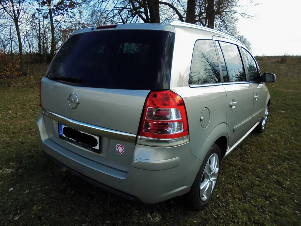 Opel Zafira B 1.8 103 KW rok 2011, 7 míst - fotka 4