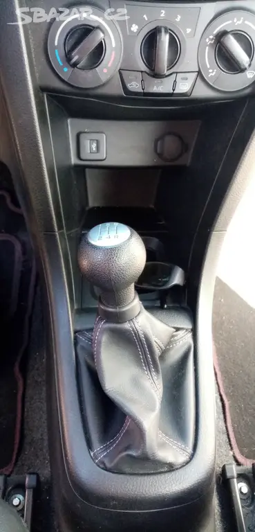 Suzuki Swift 1.2, Violet Edition 2015, 52 000 km - fotka 6