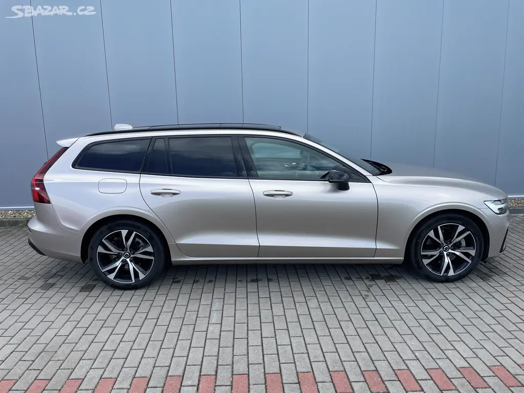 Volvo V60, B4 FWD ULTRA Dark - fotka 5
