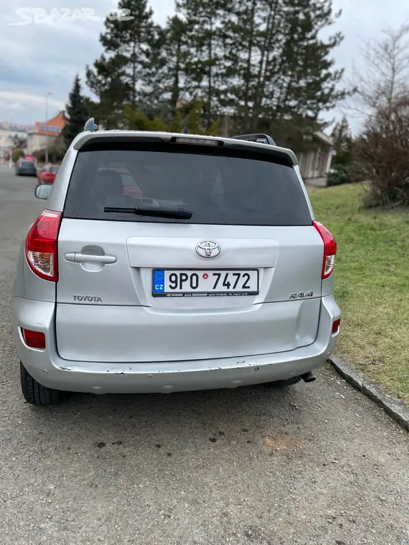Toyota RAV4 2.2 D-4D - fotka 6