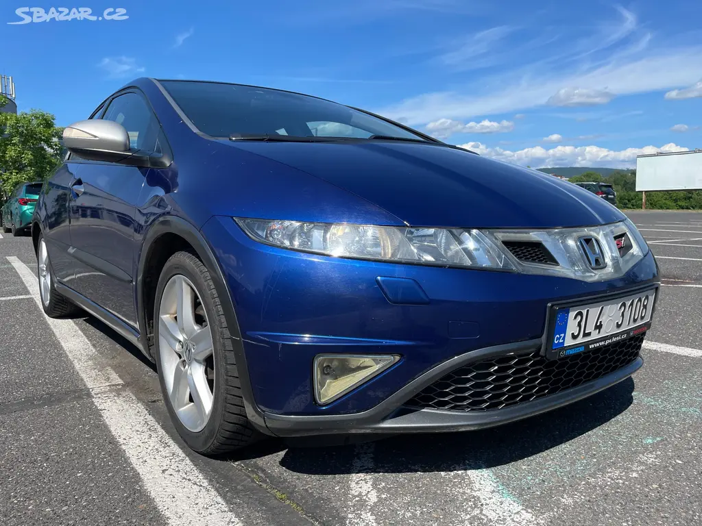 Honda Civic Executive 1.8 i-VTEC 103 kW - fotka 2