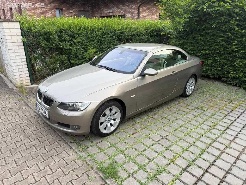 BMW 325i Cabrio (E93) | 3.0 R6 | Automat | CZ - fotka 4
