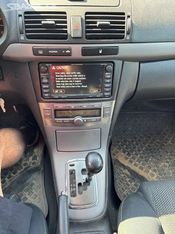 Toyota Avensis 2,4 Kombi, automat - benzin - 120KW - fotka 6