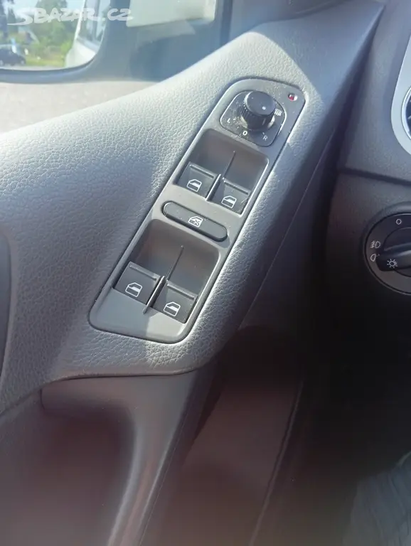 VW Tiguan 2,0 TSI -125Kw-AUTOMAT-TK do 4/2028 - fotka 4