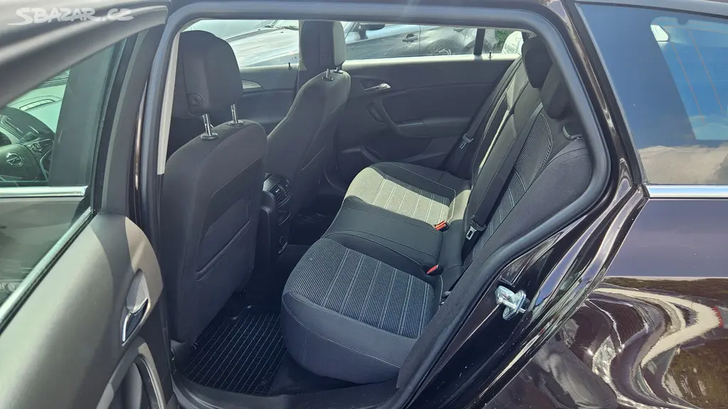 Opel Insignia 1,6 CDTi automat - fotka 6