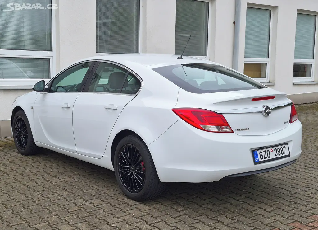 Opel Insignia 2.0 CDTI 96 kW, rok 2013 - fotka 6
