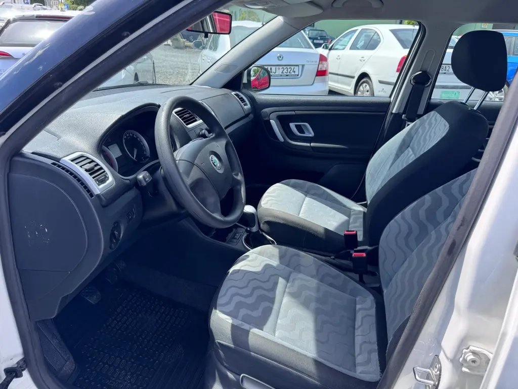 Škoda Fabia II 1.2 12V,73 tis km,1.Majitel,ČR - fotka 6