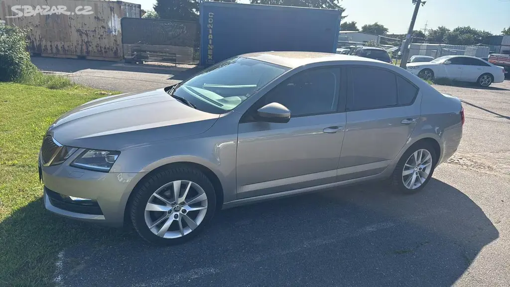 ŠKODA OCTAVIA - fotka 4
