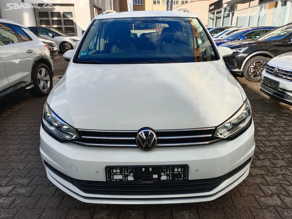 Volkswagen Touran Highline 2.0 TDI 110kW DSG - fotka 2
