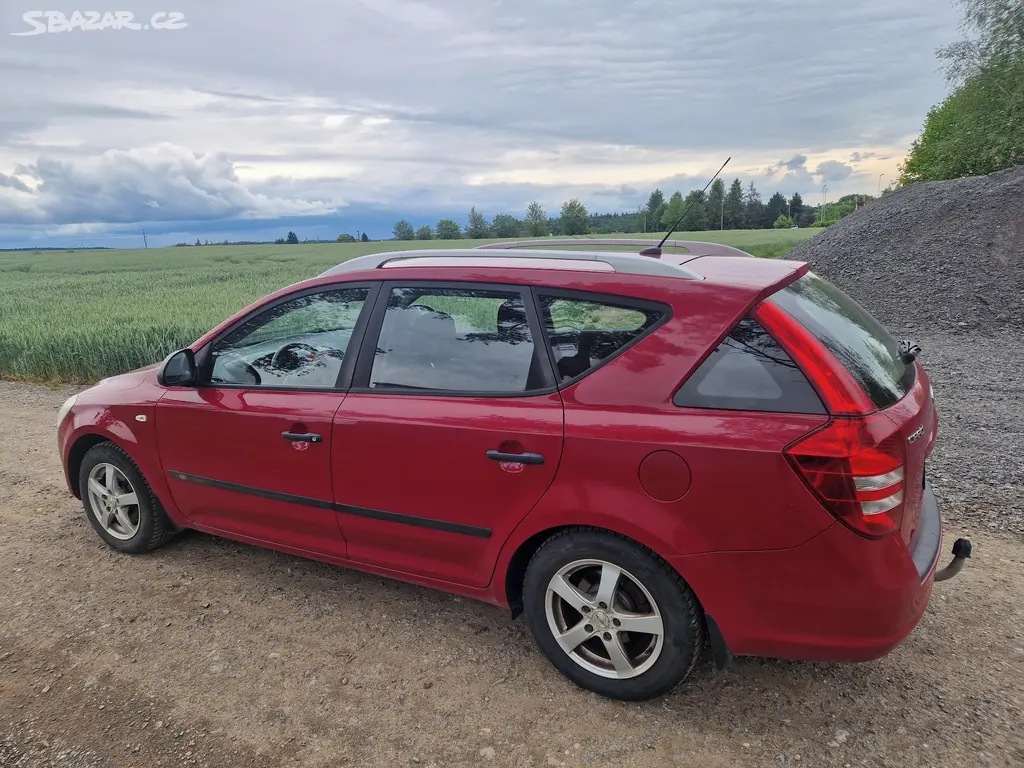 Kia Ceed 1.4 benzin - tažné - klima - tempomat - fotka 4