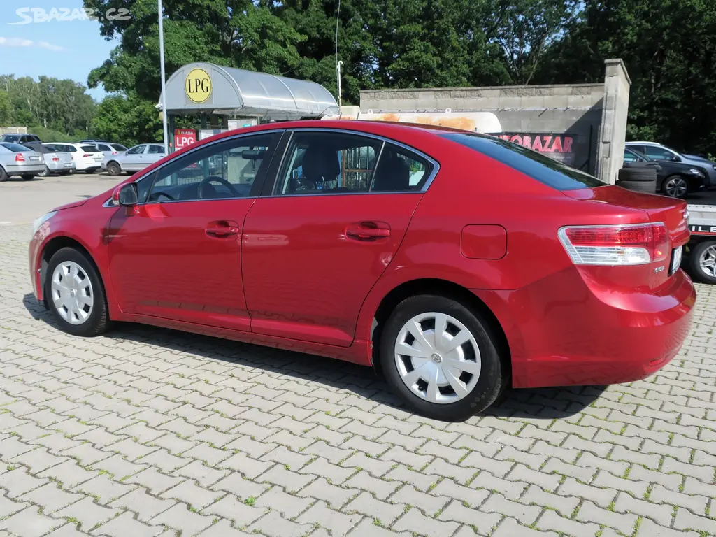Toyota Avensis 1.6 i 16V 97 kW - fotka 6