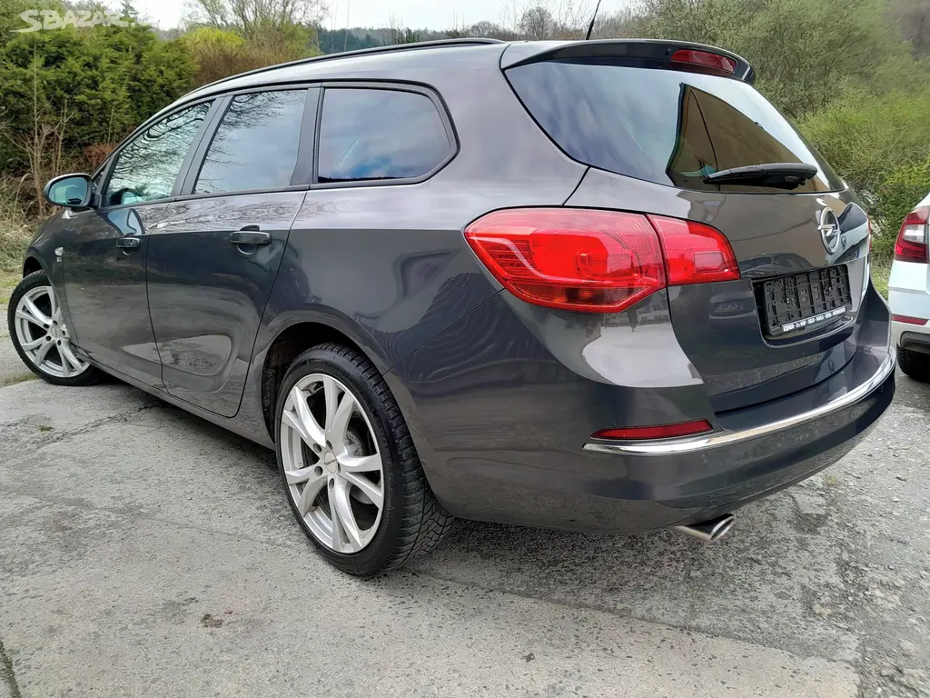 Opel Astra J 2.0CDTI 121kw naj.223tis. NOVÁ STK - fotka 4