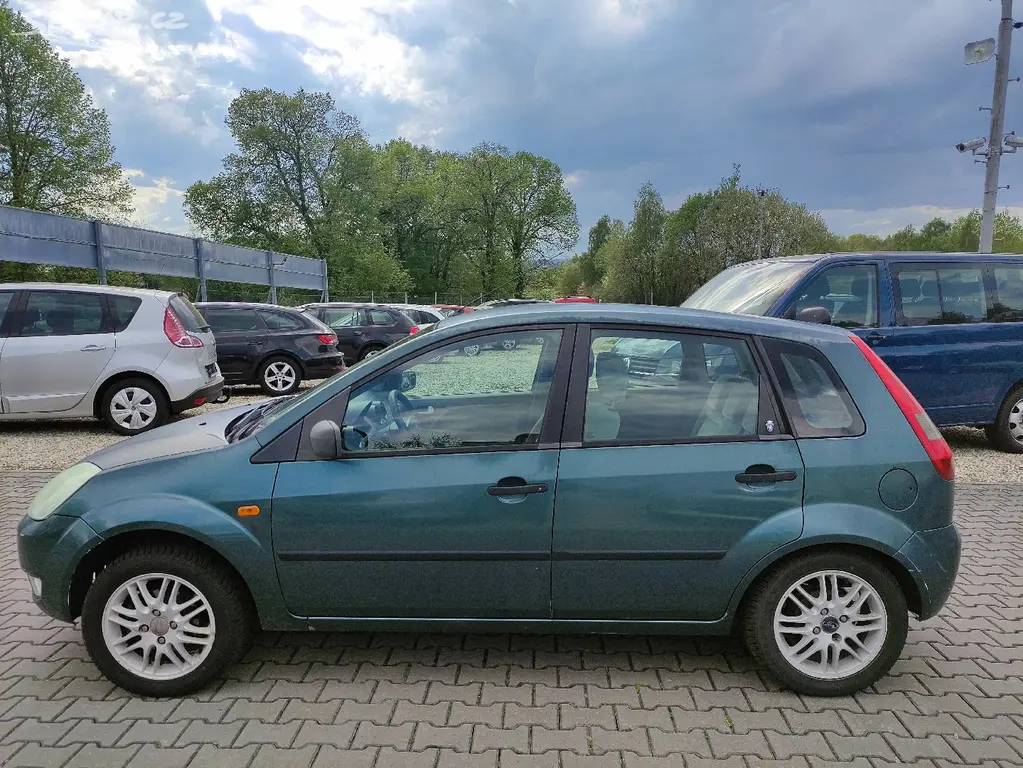 FORD FIESTA 1.6I 16V 74KW,GHIA,ALU,KLIMA,CD - fotka 5