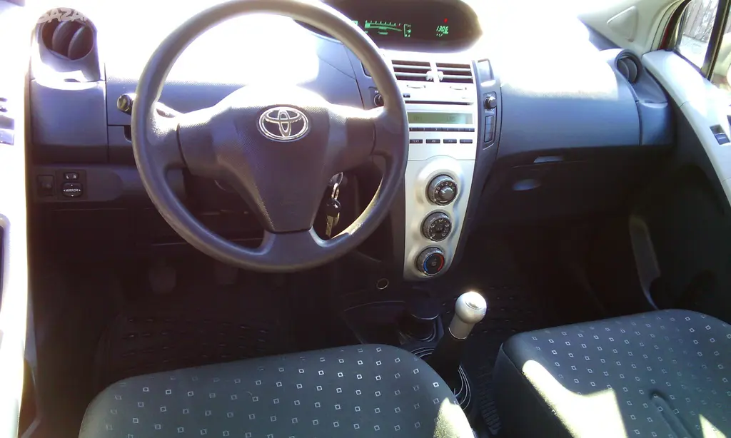 Toyota Yaris 1.3 VVTI -64kw, r.2007 Klimatizace. - fotka 5