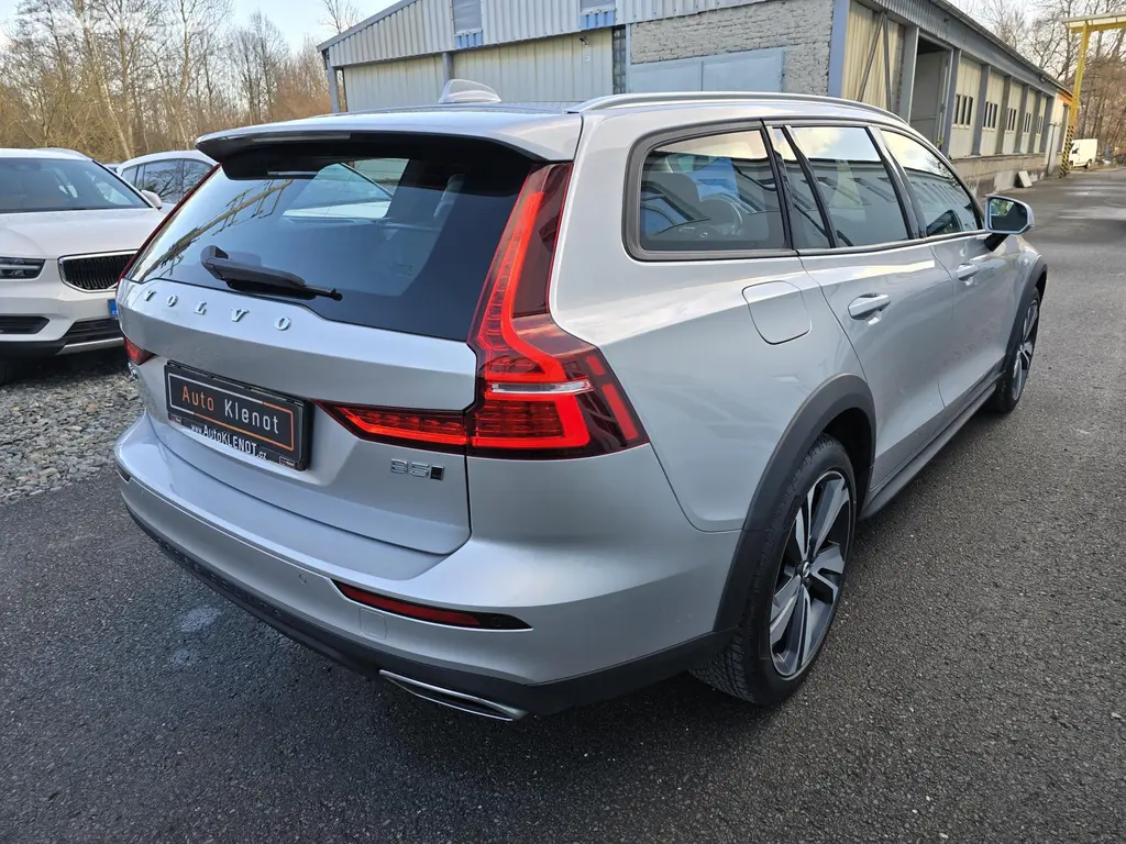 Volvo V60, 2,0 184kW B5 4x4 CROSS COUNTRY - fotka 4