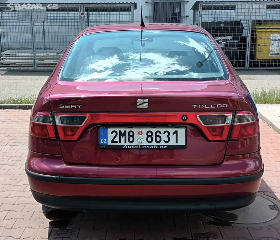 Prodám Seat Toledo 1.6 MPI, r. v. 2000, nová STK - fotka 3
